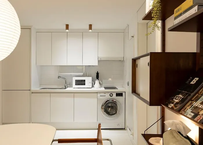 Wood&calm 우드앤캄 Station Apartment *
